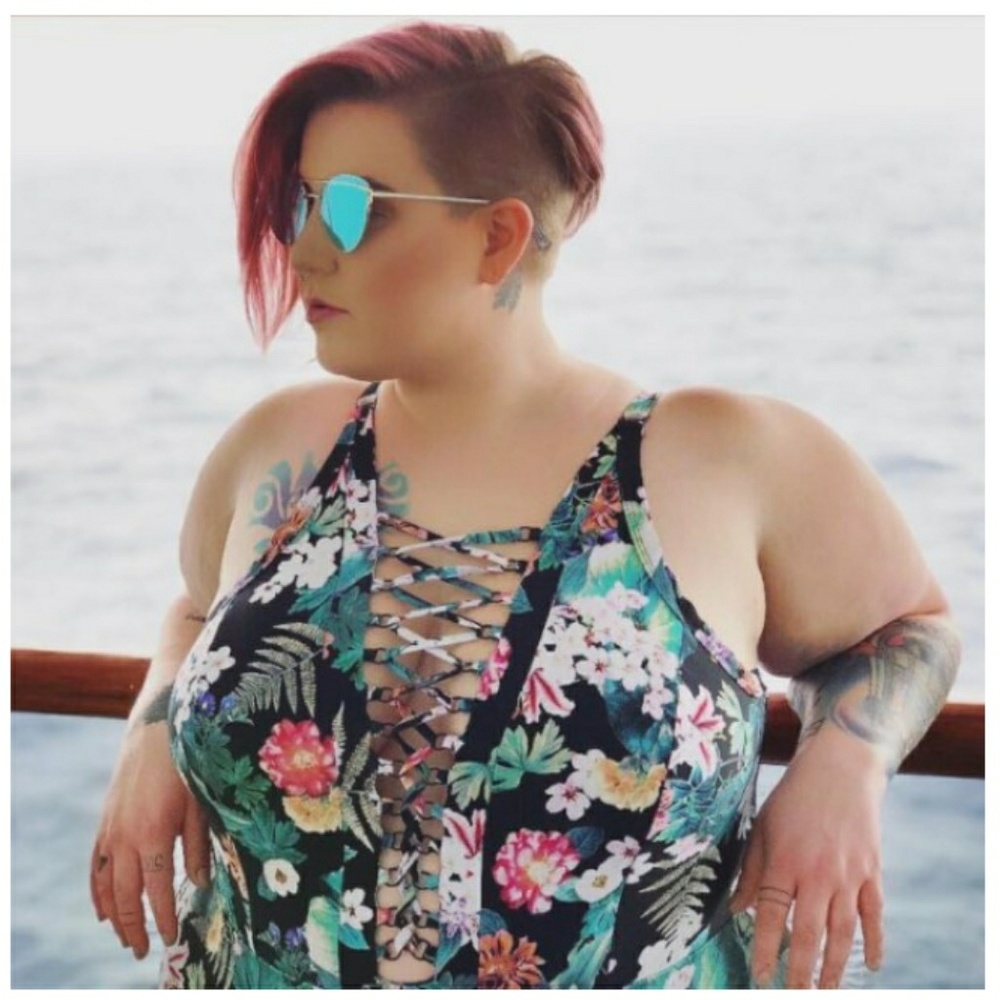 *SOLD* Sexy!! 1x Torrid Tropical Lattice Swimsuit - Picture 3 of 8